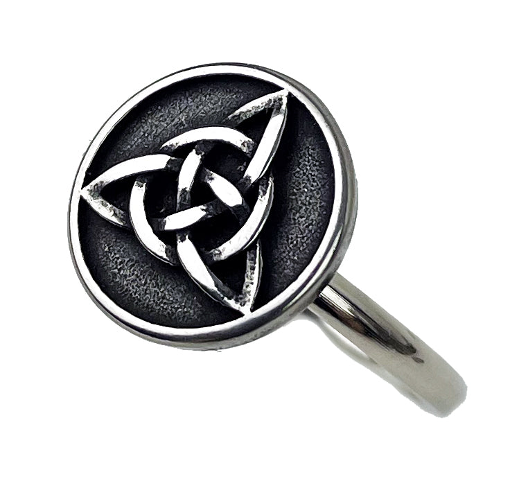 Triquetra Knot within Circle women's Ring