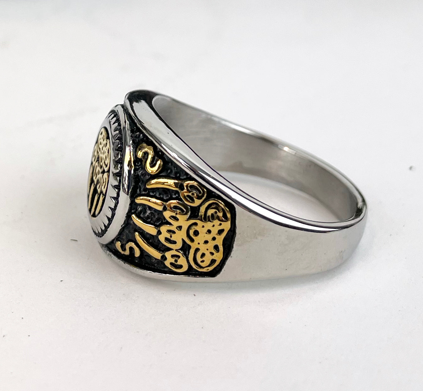 Claw of the Bear of Strength with Gold Details Ring