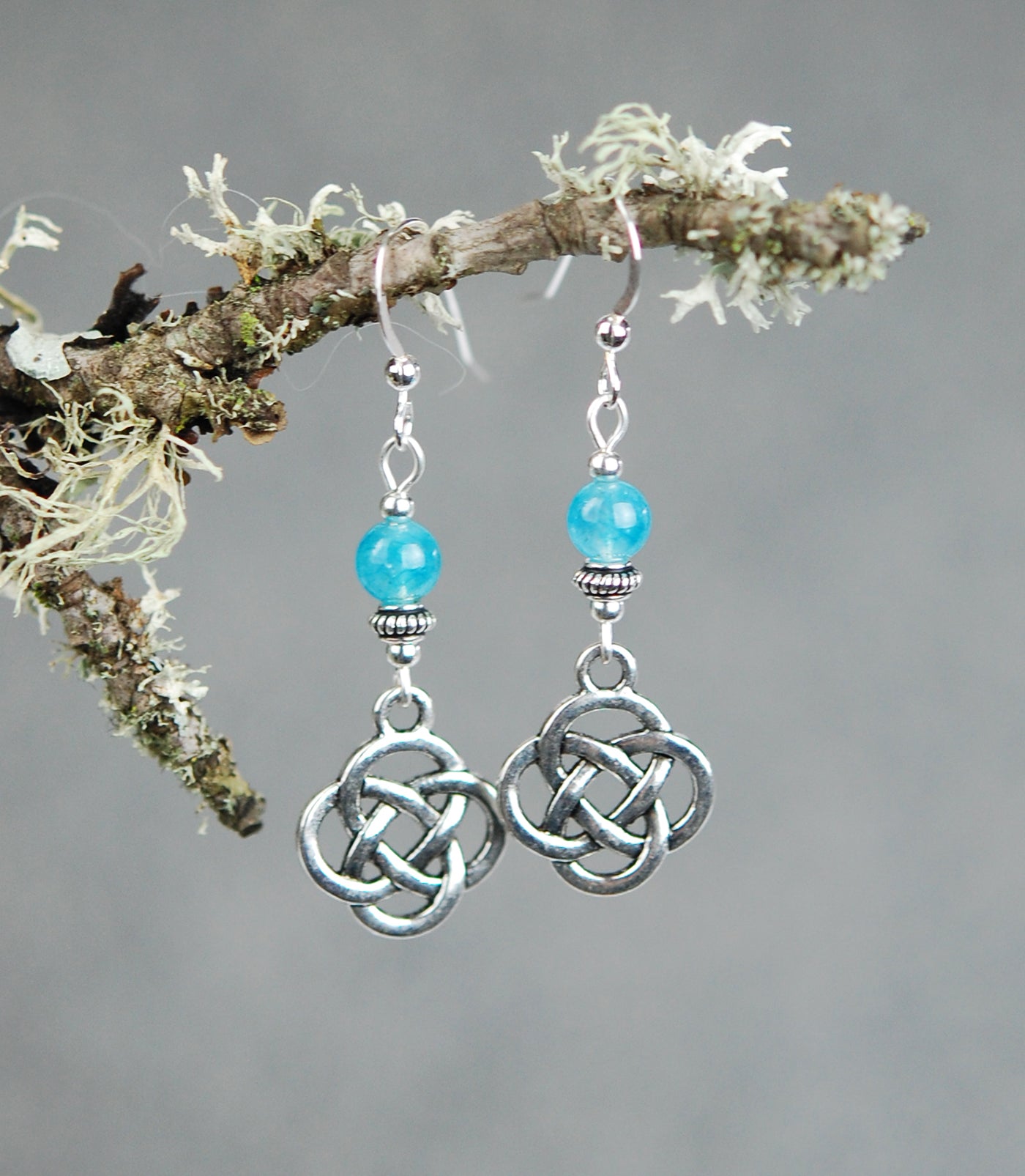 Aquamarine gemstone with Round Celtic Knot