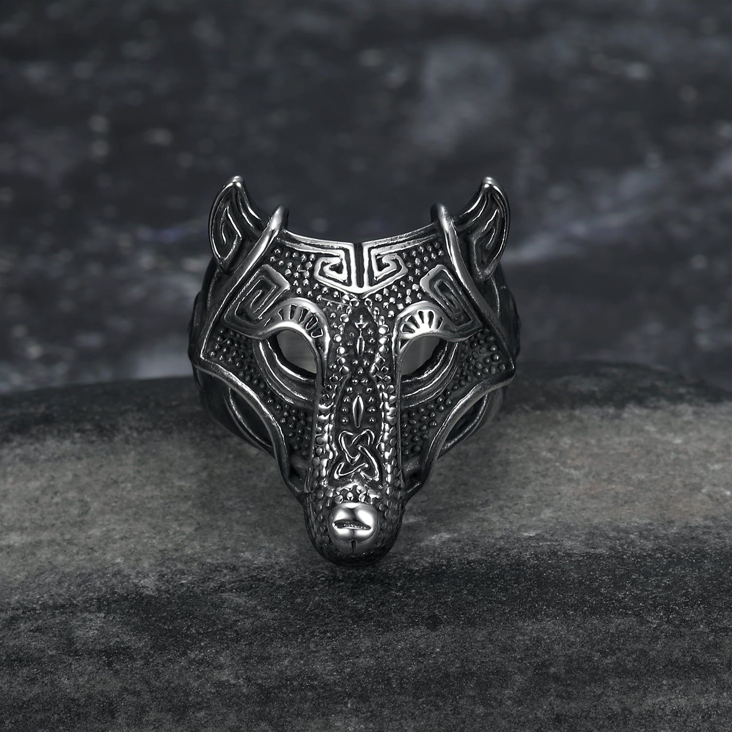 Celtic Wolf Head with Celtic Knots Ring