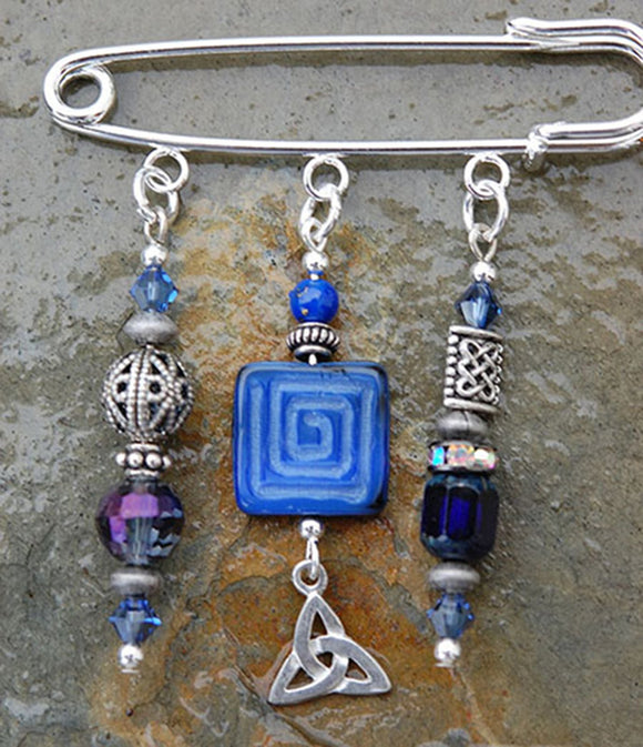 AP-07 Lapis Lazuli with Celtic Trinity Knot Pin