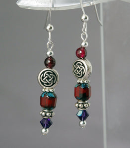 GS436 Kindred Spirits Celtic Knot with Red Garnet