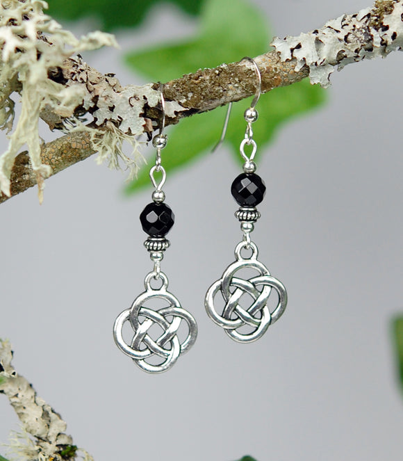 GS688 Black Onyx with Round Celtic Knot