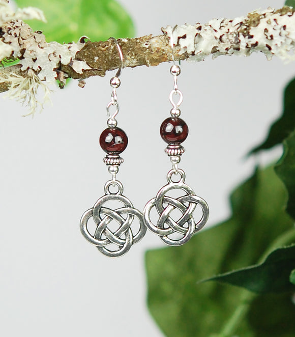 GS689 Red Garnet with Celtic knot
